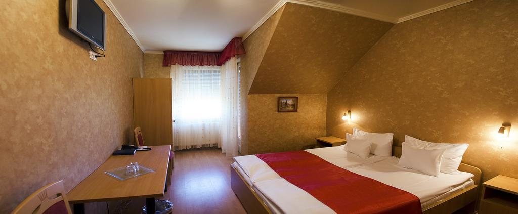 Arany Patko Panzio Hotel Debrecen Exterior photo
