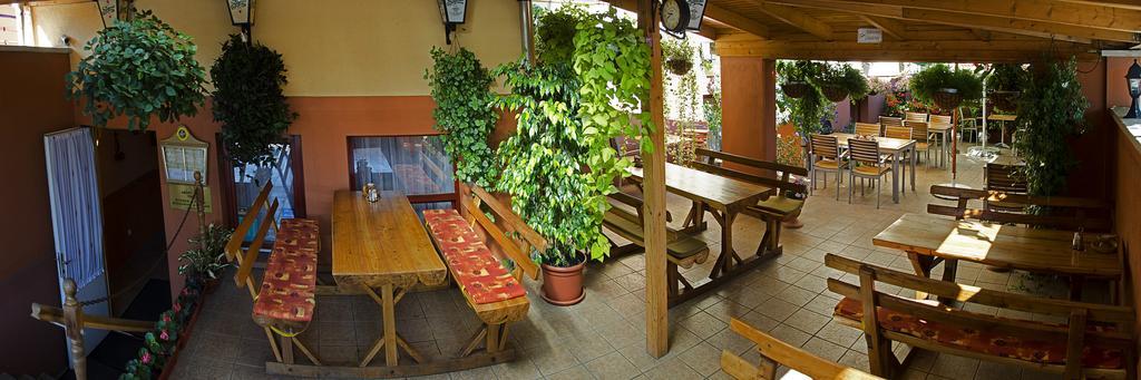 Arany Patko Panzio Hotel Debrecen Exterior photo