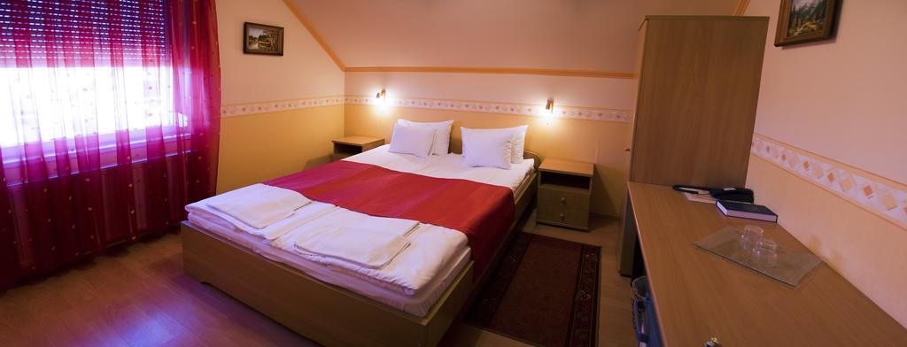 Arany Patko Panzio Hotel Debrecen Exterior photo