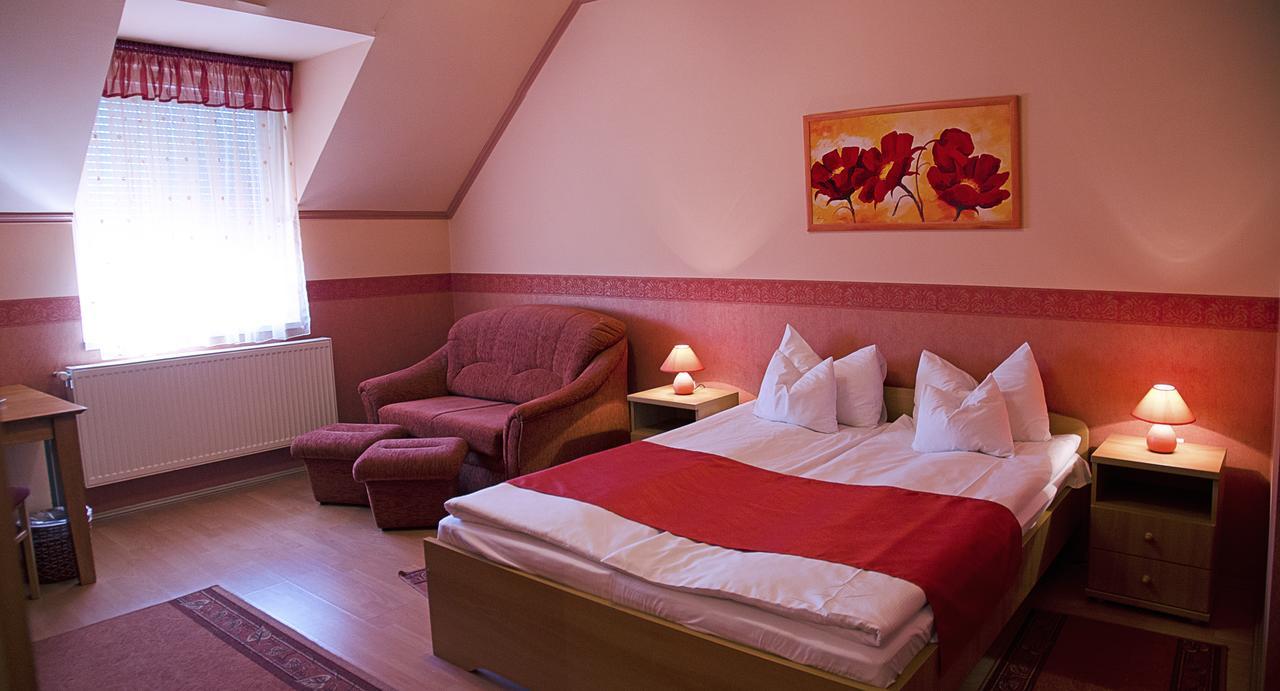Arany Patko Panzio Hotel Debrecen Exterior photo